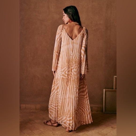Sezane Julietta Long Sleeve Pleated Maxi Robe Dress Zebra - Picture 2 of 11